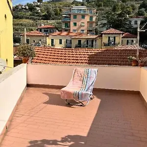 Bed & Breakfast Cheerful Room, Sharing Kitchen In A Cosy Family Art House, Ideal For One Person Or Couple Sanremo
